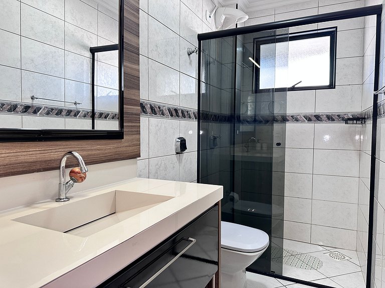 B484 - Apto 3 quartos perto do mar e com vista.