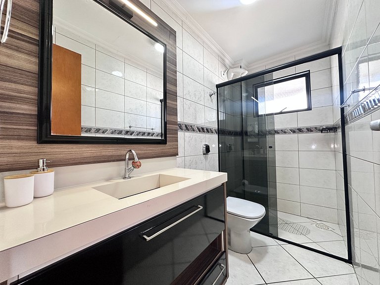 B484 - Apto 3 quartos perto do mar e com vista.