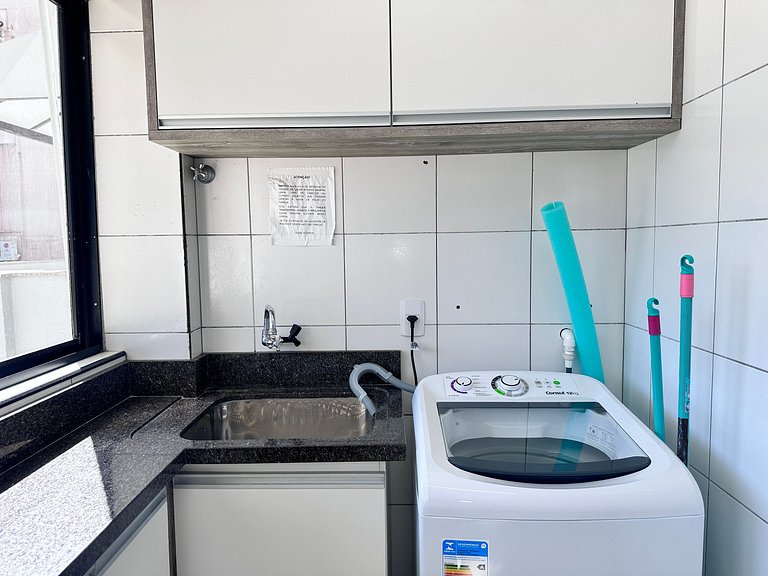 B484 - Apto 3 quartos perto do mar e com vista.