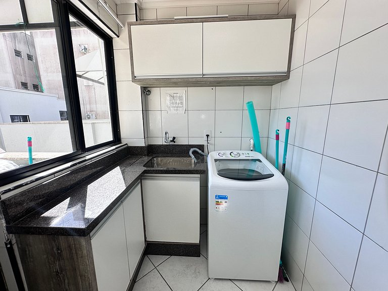 B484 - Apto 3 quartos perto do mar e com vista.