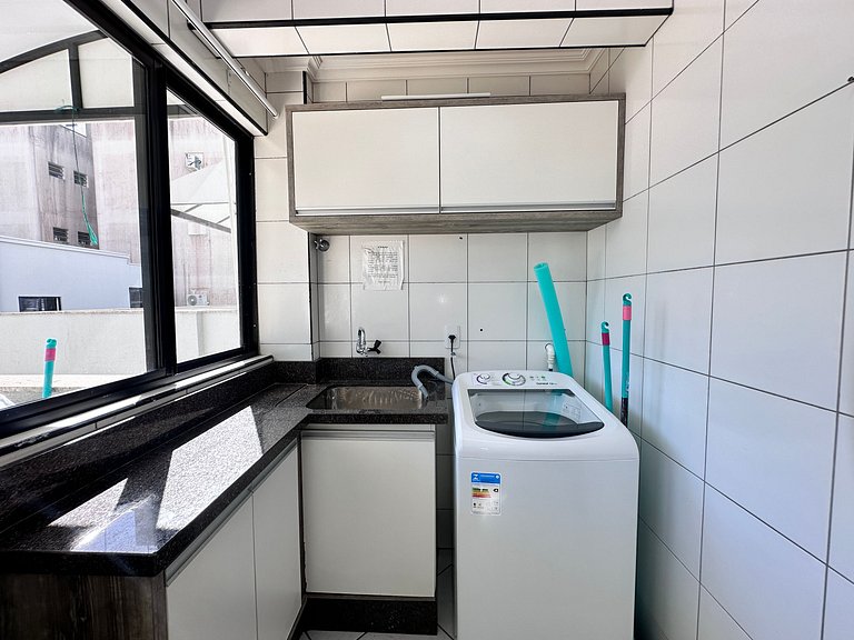 B484 - Apto 3 quartos perto do mar e com vista.