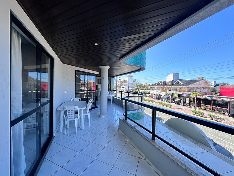 B484 - Apto 3 quartos perto do mar e com vista.