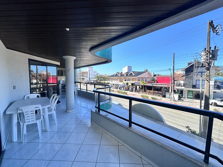 B484 - Apto 3 quartos perto do mar e com vista.