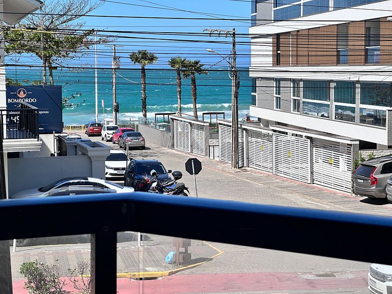 B484 - Apto 3 quartos perto do mar e com vista.