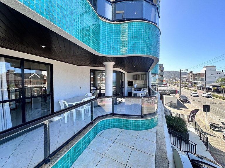 B484 - Apto 3 quartos perto do mar e com vista.