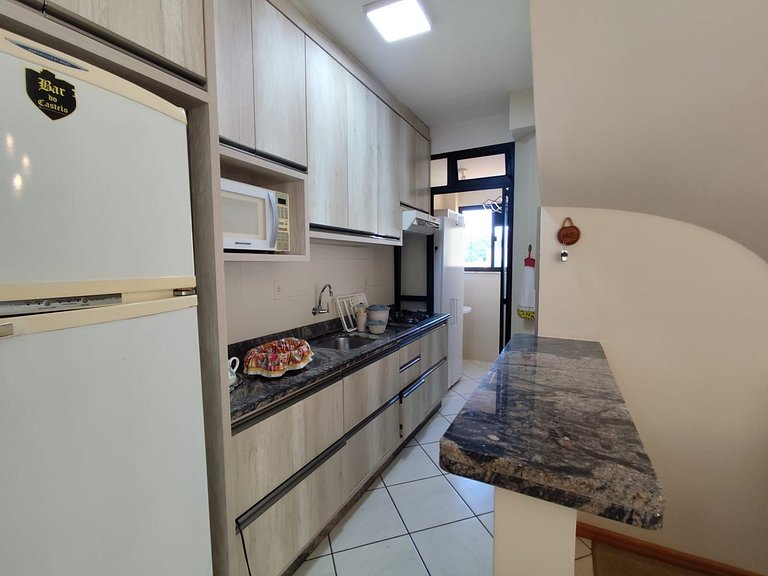 B362 - Cobertura a poucos passos do mar com piscina privativ