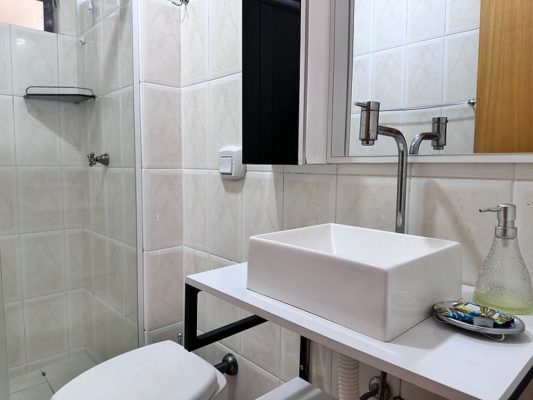 B362 - Cobertura a poucos passos do mar com piscina privativ