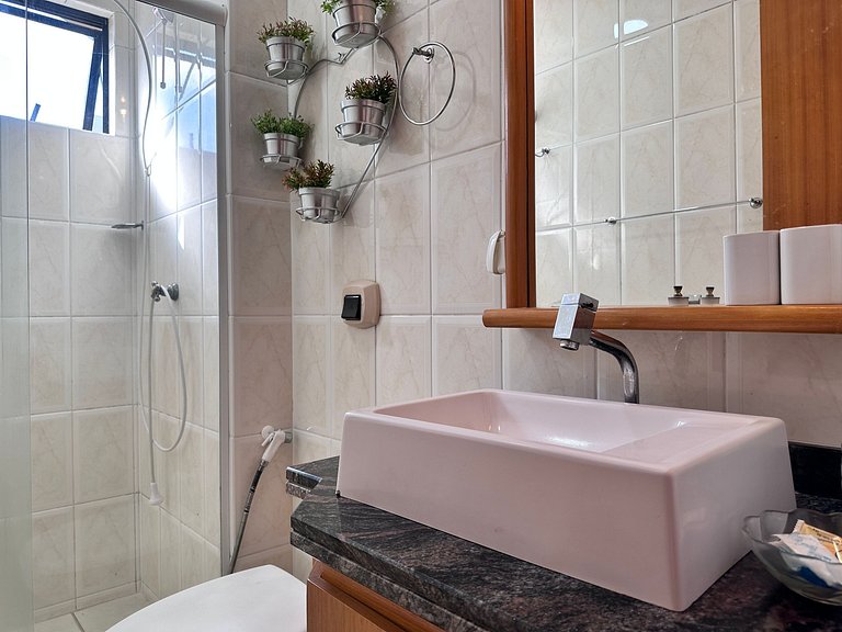 B362 - Cobertura a poucos passos do mar com piscina privativ