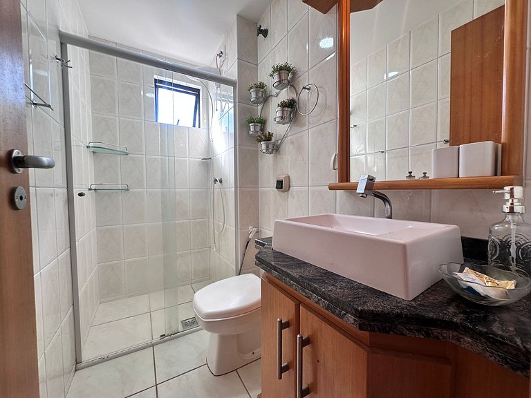 B362 - Cobertura a poucos passos do mar com piscina privativ