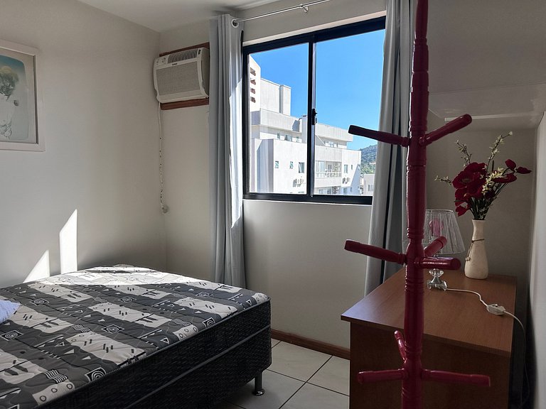 B362 - Cobertura a poucos passos do mar com piscina privativ