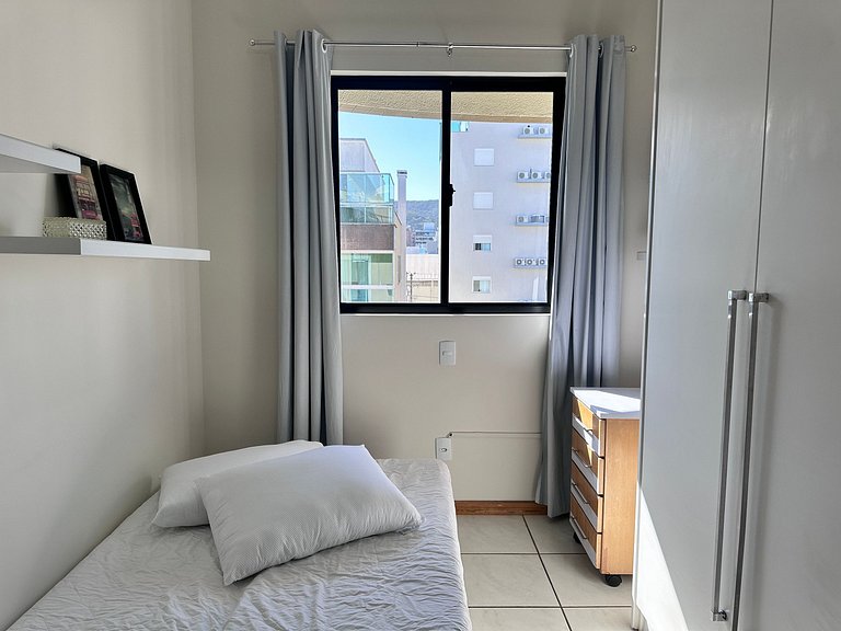 B362 - Cobertura a poucos passos do mar com piscina privativ