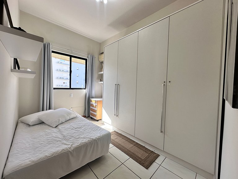 B362 - Cobertura a poucos passos do mar com piscina privativ