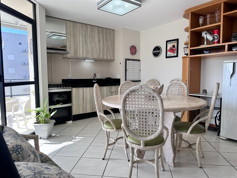 B362 - Cobertura a poucos passos do mar com piscina privativ