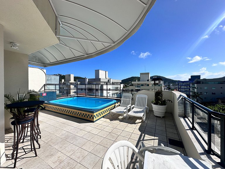 B362 - Cobertura a poucos passos do mar com piscina privativ