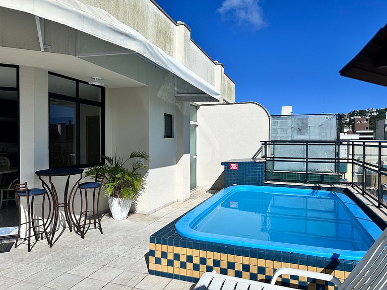 B362 - Cobertura a poucos passos do mar com piscina privativ