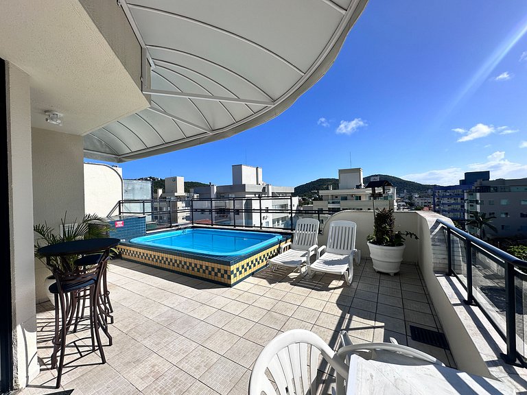 B362 - Cobertura a poucos passos do mar com piscina privativ