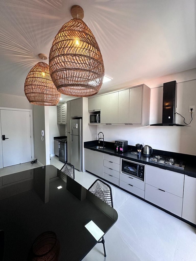 B016 - Apto Novo com 02 Suites e piscina