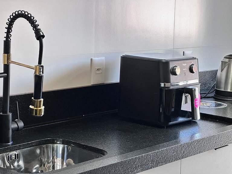 B016 - Apto Novo com 02 Suites e piscina