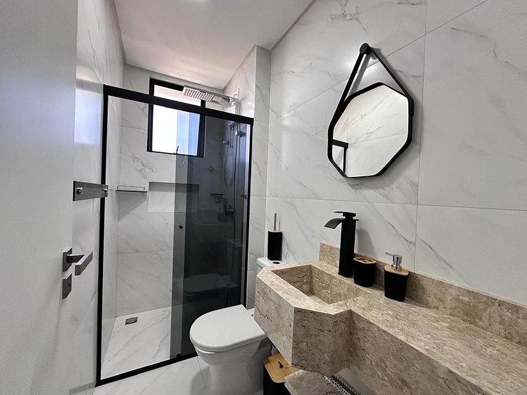 B016 - Apto Novo com 02 Suites e piscina