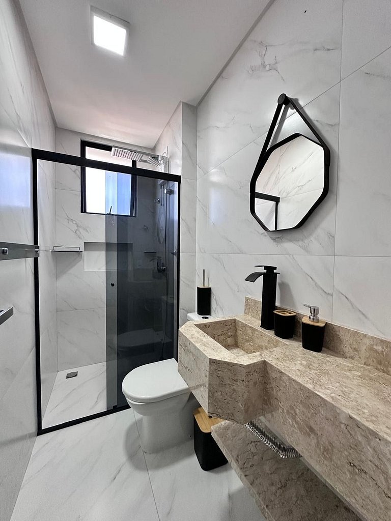 B016 - Apto Novo com 02 Suites e piscina