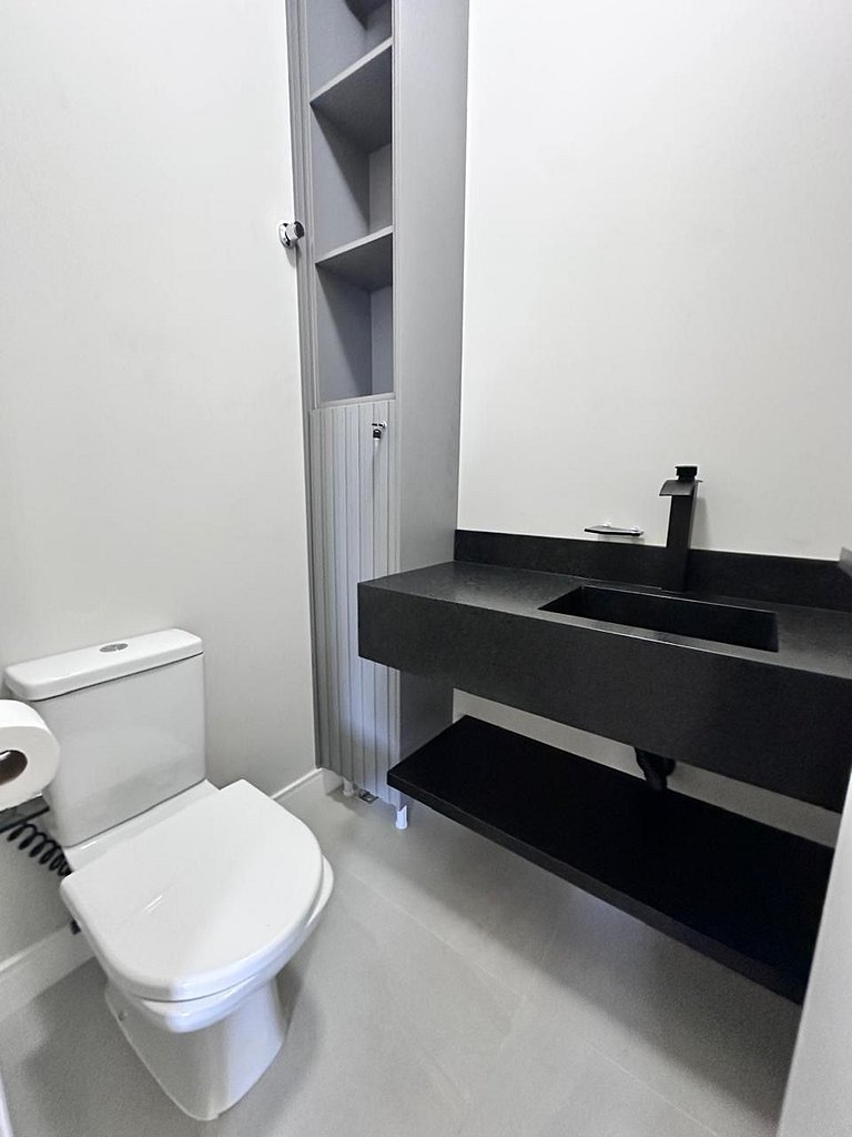 B016 - Apto Novo com 02 Suites e piscina