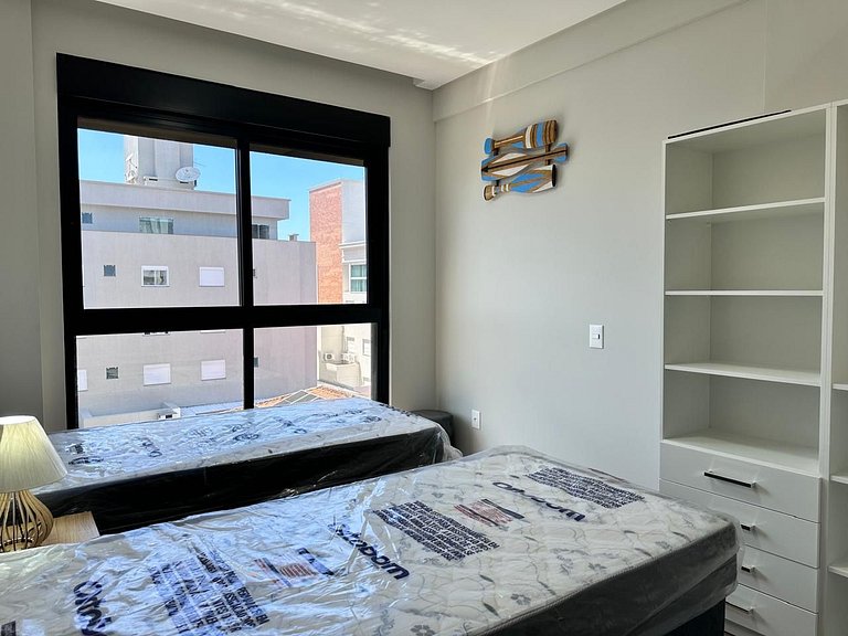 B016 - Apto Novo com 02 Suites e piscina