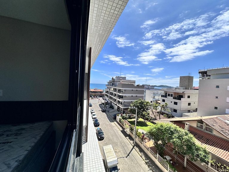 B016 - Apto Novo com 02 Suites e piscina