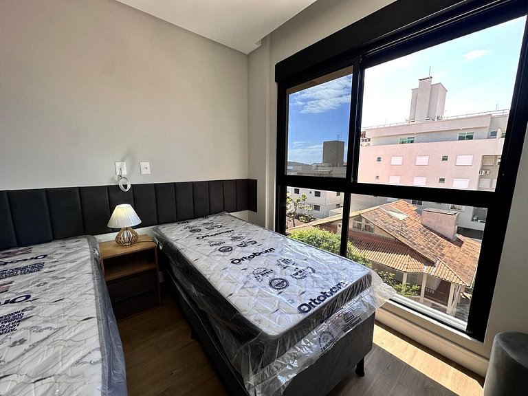 B016 - Apto Novo com 02 Suites e piscina