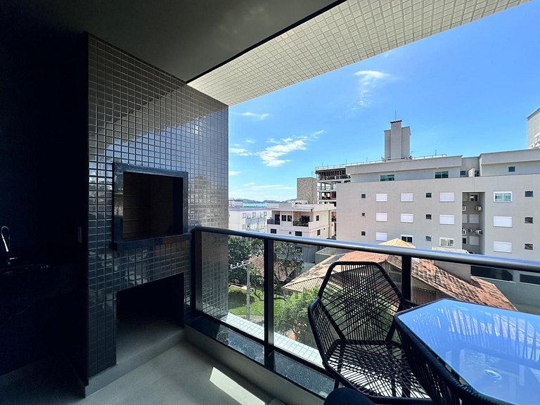 B016 - Apto Novo com 02 Suites e piscina