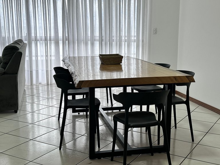 Cobertura 3 quartos para 8 pessoas, pertinho da praia !