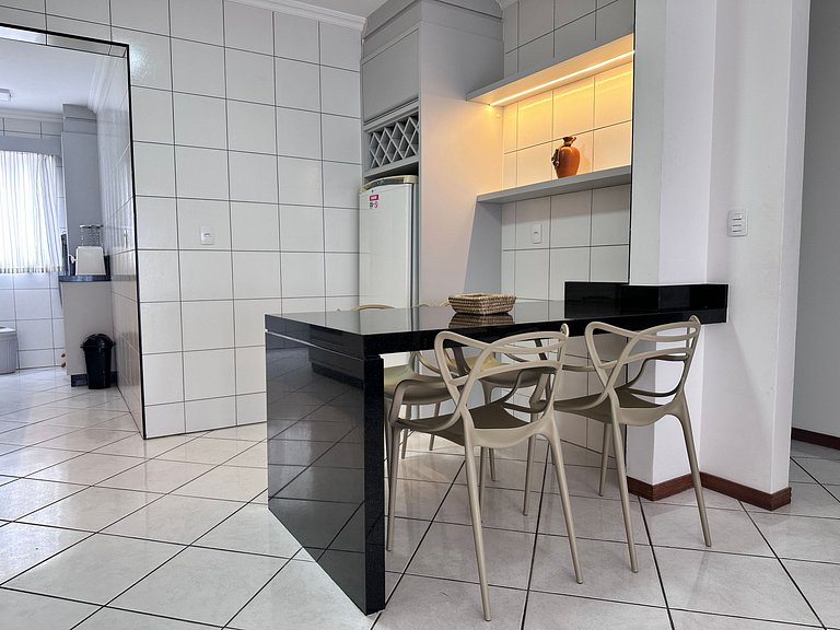 Cobertura 3 quartos para 8 pessoas, pertinho da praia !