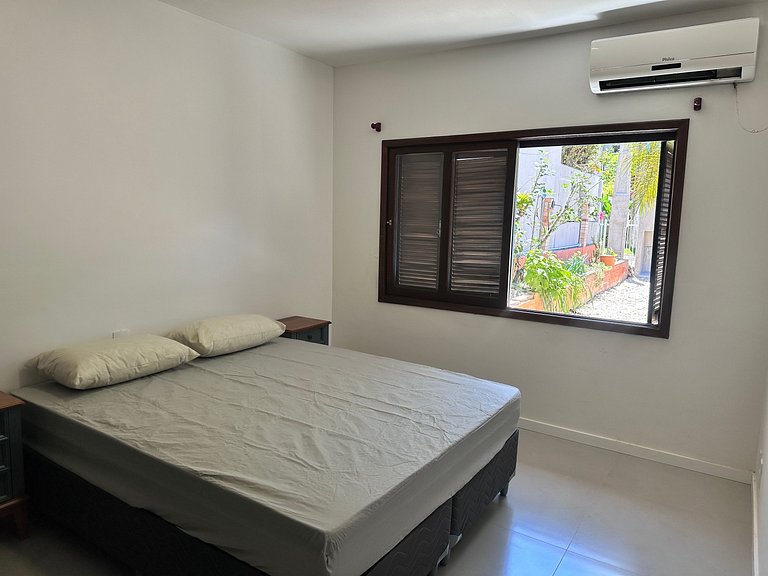 B508 - Ampla casa de praia perto do mar