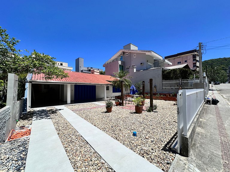 B508 - Ampla casa de praia perto do mar