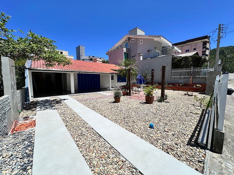 B508 - Ampla casa de praia perto do mar