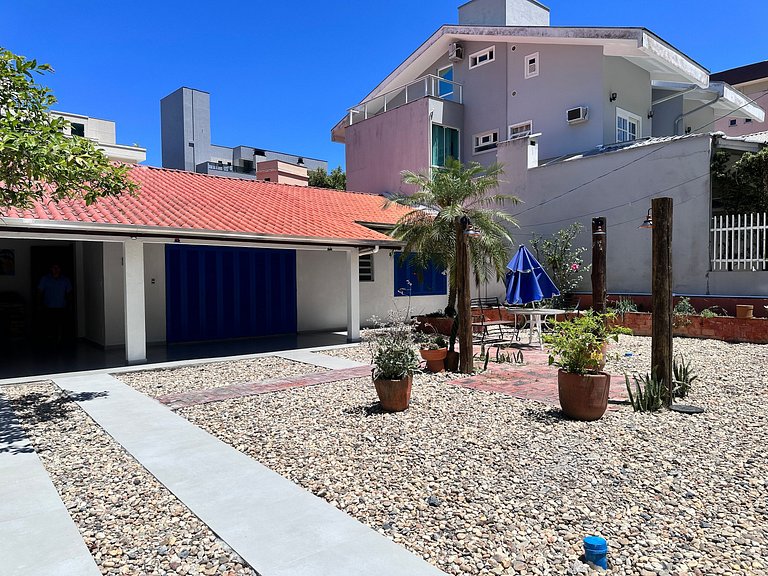 B508 - Ampla casa de praia perto do mar