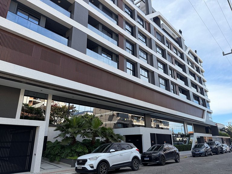 B016 - Apto Novo com 02 Suites e piscina