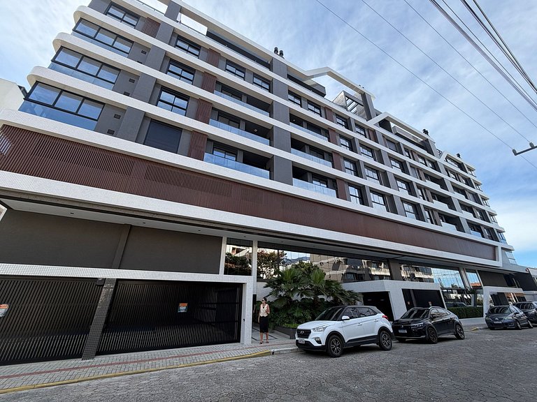 B016 - Apto Novo com 02 Suites e piscina